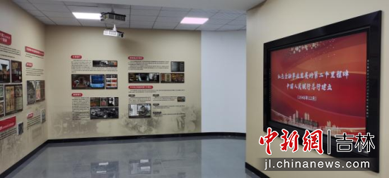 ؔ(jng)W(xu)tɫڽ^չؔ(jng)W(xu)/D