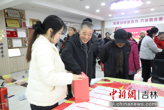 ���񅢼ӻ��(d��ng)�F(xi��n)��(ch��ng)�� ��ʯ��ί������/���D